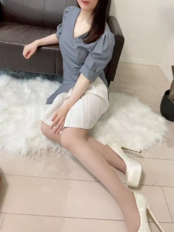 水無瀬　彩葉(27)