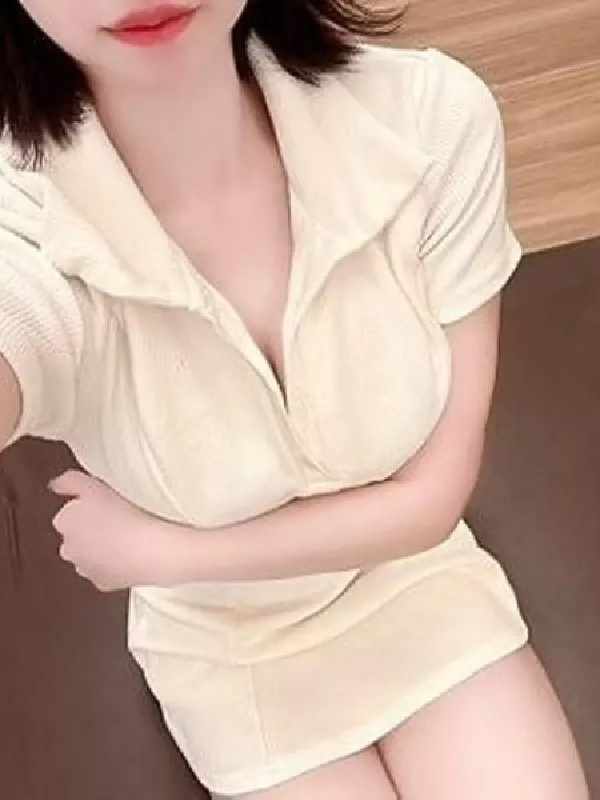 白咲愛梨(19)