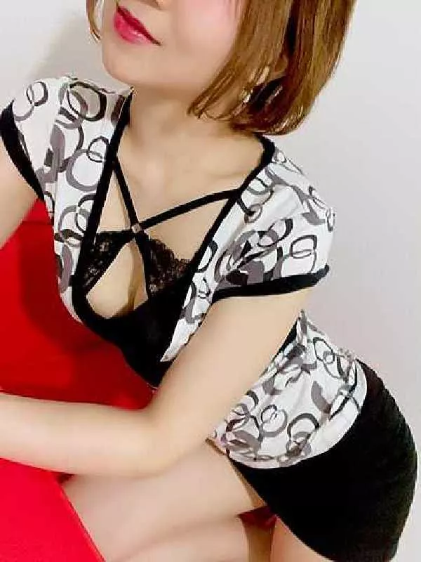 桃田 まりな(27)