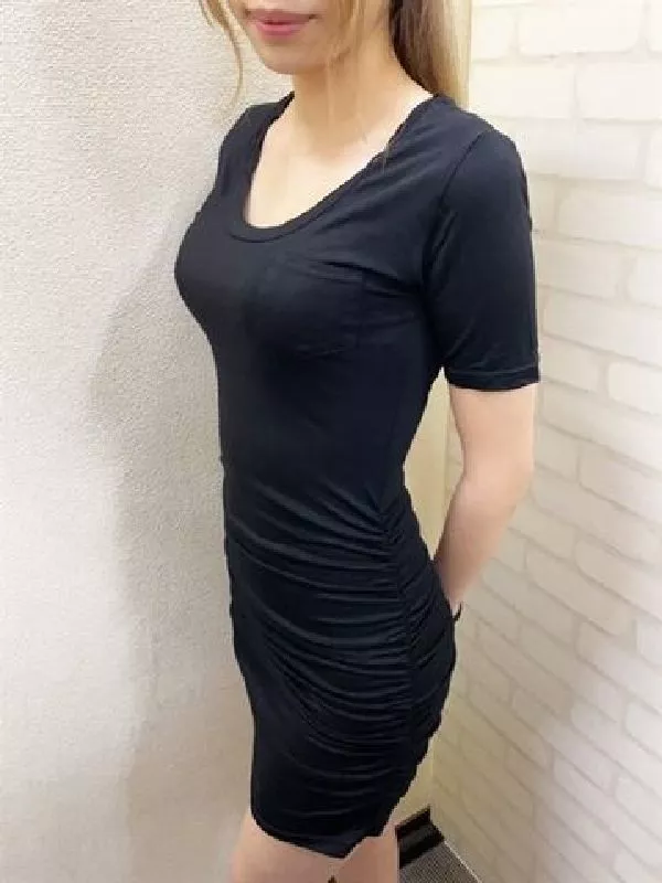 芹沢　レイア(21)