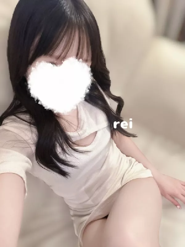 れい(24)